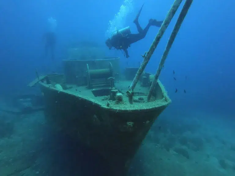 Corte de un barco hundido con hilo diamantado: cómo se realiza y cuándo es viable
